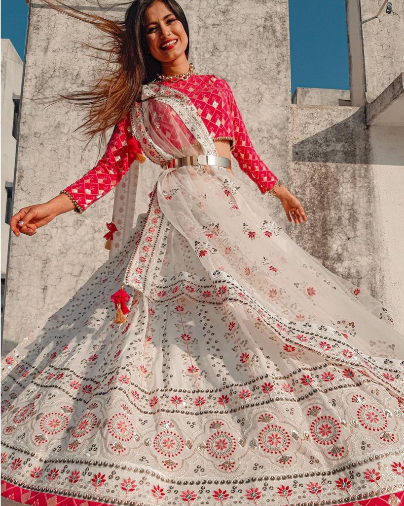 Lehenga Choli | White & Red Combination Lehenga With Choli | Freeup