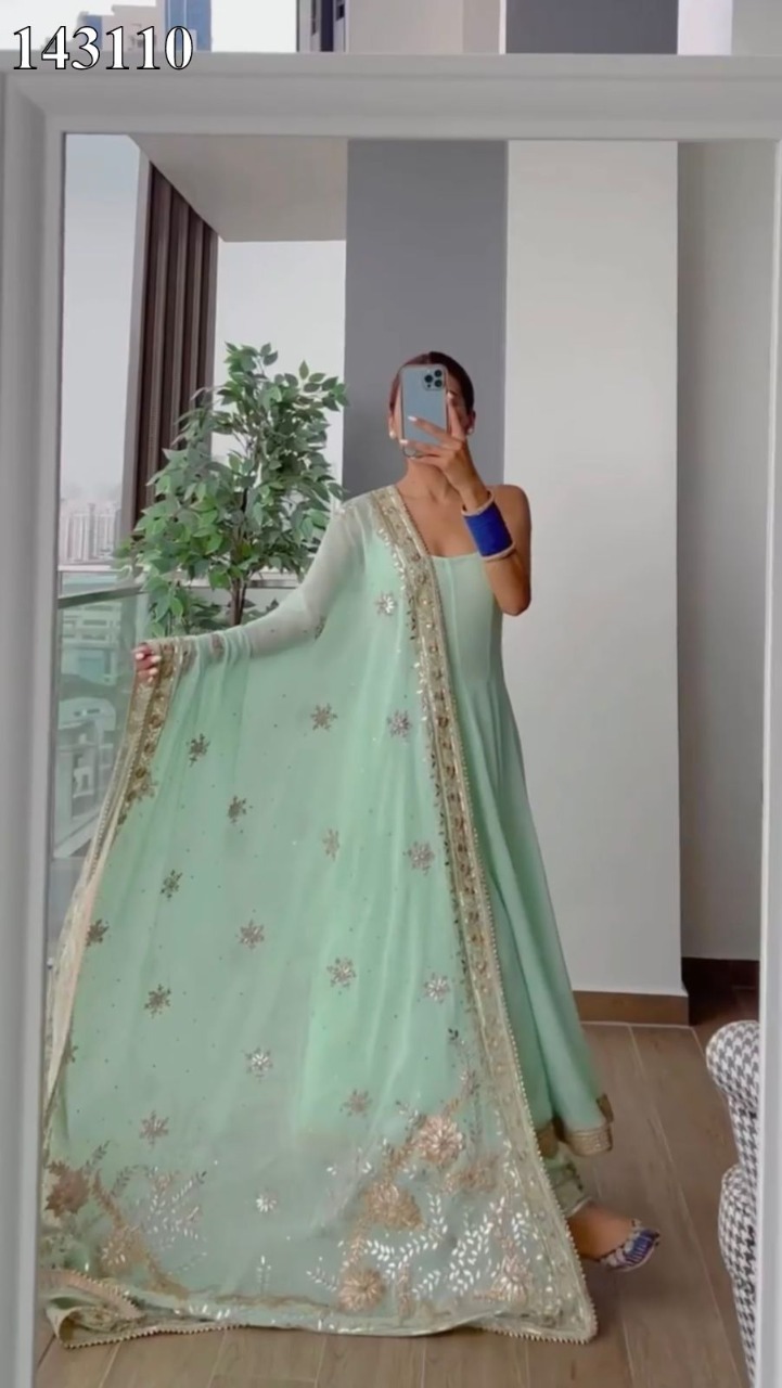Raksha Bandhan 2021 Celebrity Style Guide: Hina Khan, Shehnaaz Gill, Rubina  Dilaik, & Other Bigg Boss Stars' Salwar-Suit Looks Are Perfect for Rakhi  Festival | 👗 LatestLY